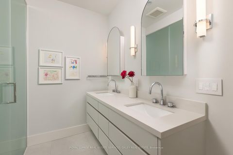 Photo 20 at 305 Manning Avenue, Bellwoods, Toronto