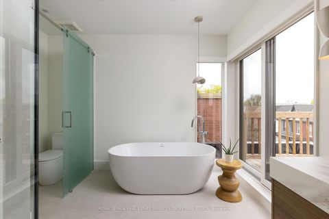 Photo 30 at 305 Manning Avenue, Bellwoods, Toronto