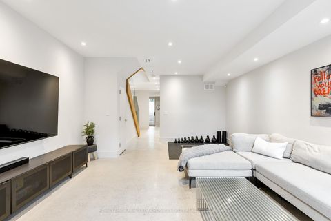 Photo 33 at 305 Manning Avenue, Bellwoods, Toronto