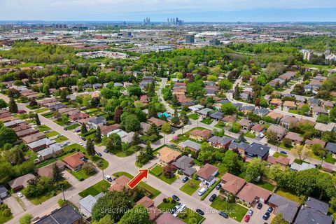 Photo 1 at 22 Barksdale Avenue, Bathurst Manor, Toronto