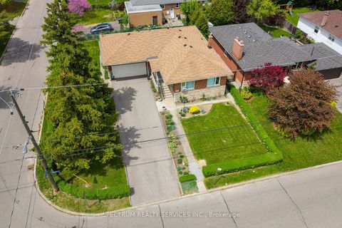 Photo 3 at 22 Barksdale Avenue, Bathurst Manor, Toronto