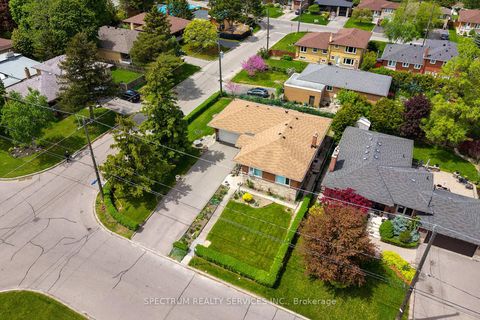 Photo 5 at 22 Barksdale Avenue, Bathurst Manor, Toronto