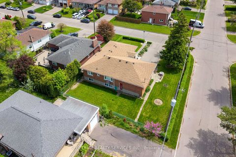 Photo 40 at 22 Barksdale Avenue, Bathurst Manor, Toronto