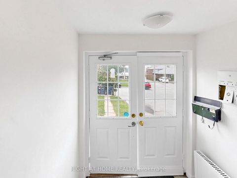 Photo 4 at 73 Garthdale Court, Bathurst Manor, Toronto