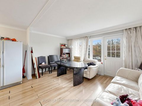 Photo 6 at 73 Garthdale Court, Bathurst Manor, Toronto