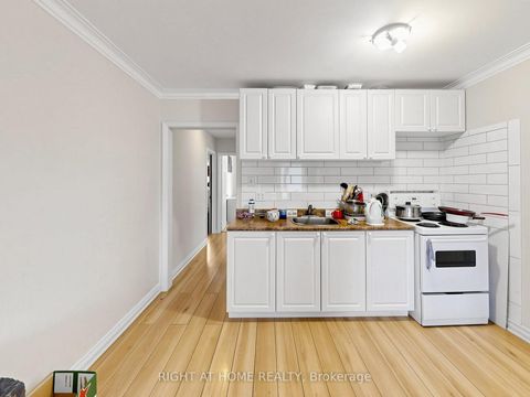 Photo 8 at 73 Garthdale Court, Bathurst Manor, Toronto