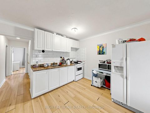 Photo 9 at 73 Garthdale Court, Bathurst Manor, Toronto