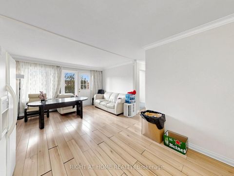 Photo 10 at 73 Garthdale Court, Bathurst Manor, Toronto