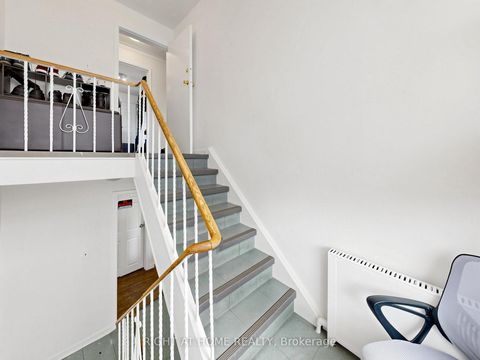 Photo 15 at 73 Garthdale Court, Bathurst Manor, Toronto