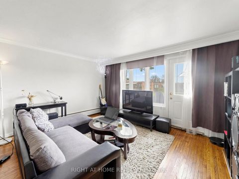 Photo 16 at 73 Garthdale Court, Bathurst Manor, Toronto