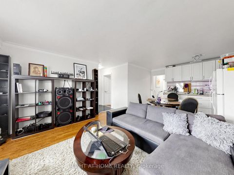 Photo 18 at 73 Garthdale Court, Bathurst Manor, Toronto