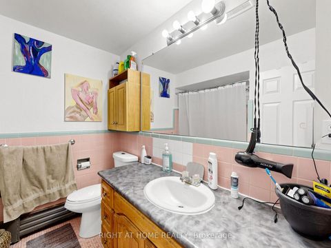 Photo 22 at 73 Garthdale Court, Bathurst Manor, Toronto