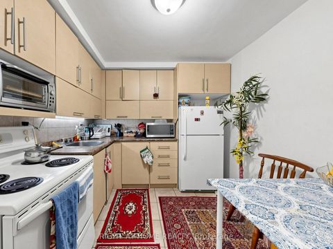 Photo 24 at 73 Garthdale Court, Bathurst Manor, Toronto