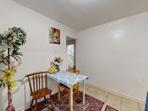 Photo 25 at 73 Garthdale Court, Bathurst Manor, Toronto