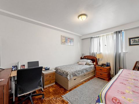 Photo 26 at 73 Garthdale Court, Bathurst Manor, Toronto