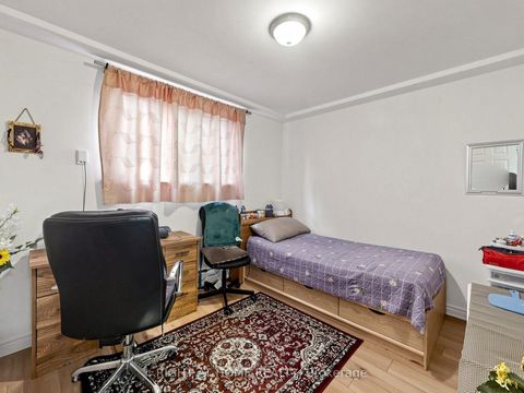 Photo 27 at 73 Garthdale Court, Bathurst Manor, Toronto