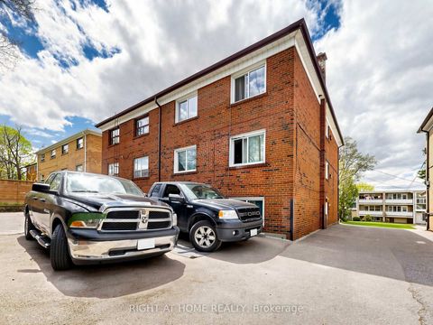 Photo 32 at 73 Garthdale Court, Bathurst Manor, Toronto