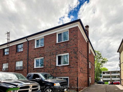 Photo 33 at 73 Garthdale Court, Bathurst Manor, Toronto
