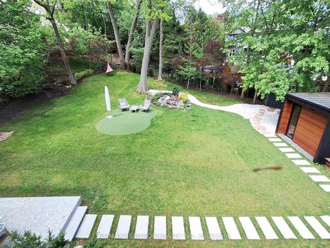 Photo 4 at 8 Breezewood Drive, Queensway, Toronto