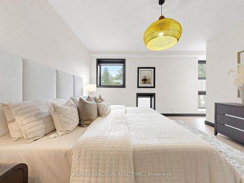 Photo 14 at 8 Breezewood Drive, Queensway, Toronto