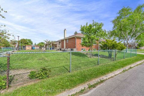 Photo 1 at 90 Tavistock Road, CFB, Toronto