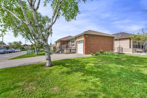 Photo 3 at 90 Tavistock Road, CFB, Toronto