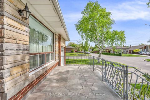 Photo 5 at 90 Tavistock Road, CFB, Toronto