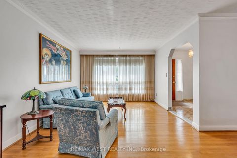 Photo 12 at 90 Tavistock Road, CFB, Toronto