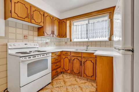 Photo 17 at 90 Tavistock Road, CFB, Toronto