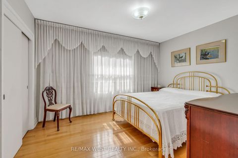 Photo 20 at 90 Tavistock Road, CFB, Toronto