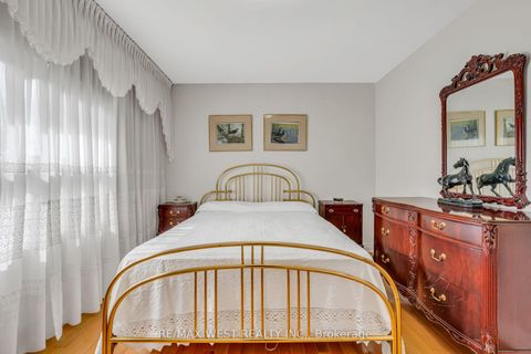 Photo 21 at 90 Tavistock Road, CFB, Toronto