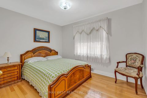 Photo 23 at 90 Tavistock Road, CFB, Toronto
