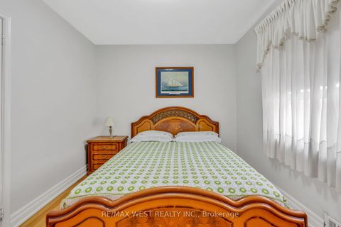 Photo 24 at 90 Tavistock Road, CFB, Toronto