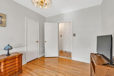 Photo 27 at 90 Tavistock Road, CFB, Toronto