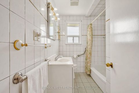 Photo 28 at 90 Tavistock Road, CFB, Toronto