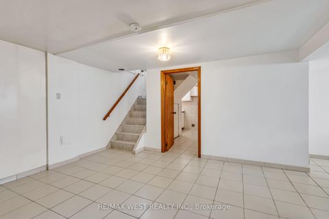 Photo 30 at 90 Tavistock Road, CFB, Toronto