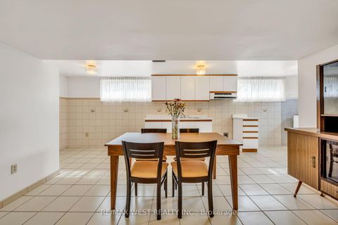 Photo 33 at 90 Tavistock Road, CFB, Toronto