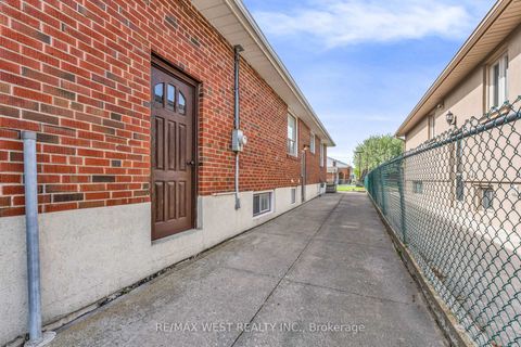Photo 43 at 90 Tavistock Road, CFB, Toronto