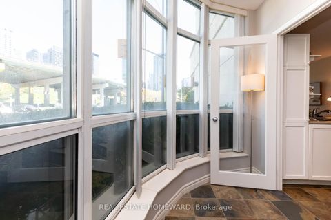 Photo 11 at 101 - 600 Queens Quay W, Waterfront Communities C1, Toronto