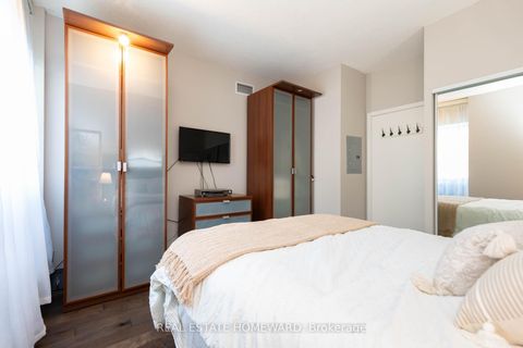 Photo 14 at 101 - 600 Queens Quay W, Waterfront Communities C1, Toronto