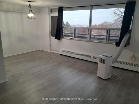 Photo 9 at 404 - 5 Frith Road, Jane Heights, Toronto