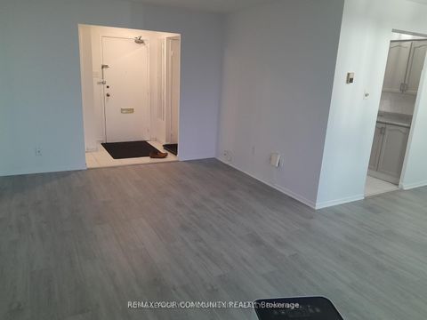 Photo 10 at 404 - 5 Frith Road, Jane Heights, Toronto