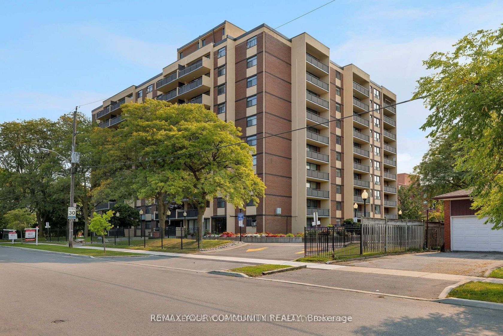 404 - 5 Frith Road, Jane Heights, Toronto 