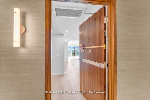 Photo 1 at 5709 - 1 Concord Cityplace Way, Waterfront Communities C1, Toronto