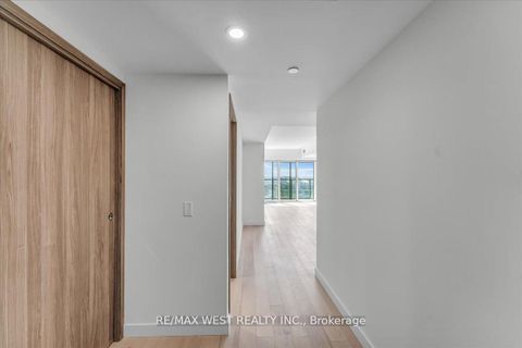 Photo 3 at 5709 - 1 Concord Cityplace Way, Waterfront Communities C1, Toronto