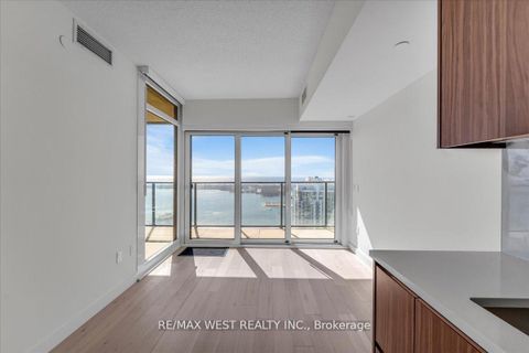 Photo 8 at 5709 - 1 Concord Cityplace Way, Waterfront Communities C1, Toronto