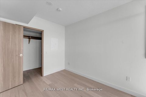 Photo 13 at 5709 - 1 Concord Cityplace Way, Waterfront Communities C1, Toronto