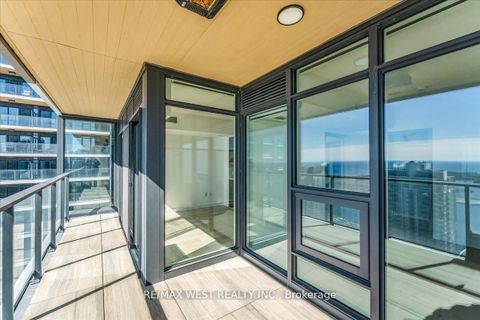 Photo 18 at 5709 - 1 Concord Cityplace Way, Waterfront Communities C1, Toronto