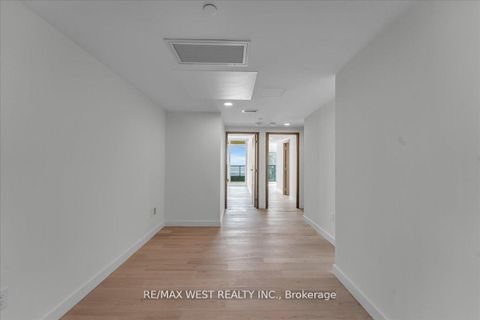 Photo 28 at 5709 - 1 Concord Cityplace Way, Waterfront Communities C1, Toronto