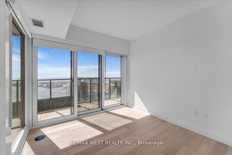 Photo 31 at 5709 - 1 Concord Cityplace Way, Waterfront Communities C1, Toronto
